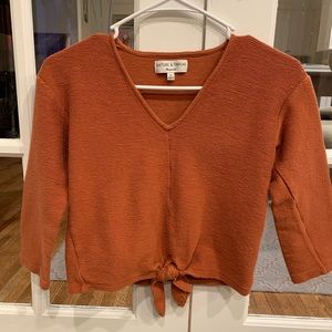 Madewell women’s xs burnt orange, v-neck, ribbed cotton cropped top. 3/4 sleeves